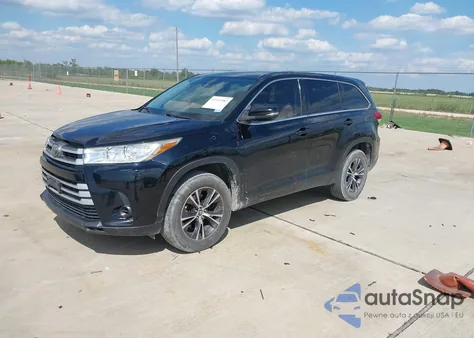 2018 Toyota Highlander Le z USA, uszkodzony, nr VIN 5TDZARFH0JS035545